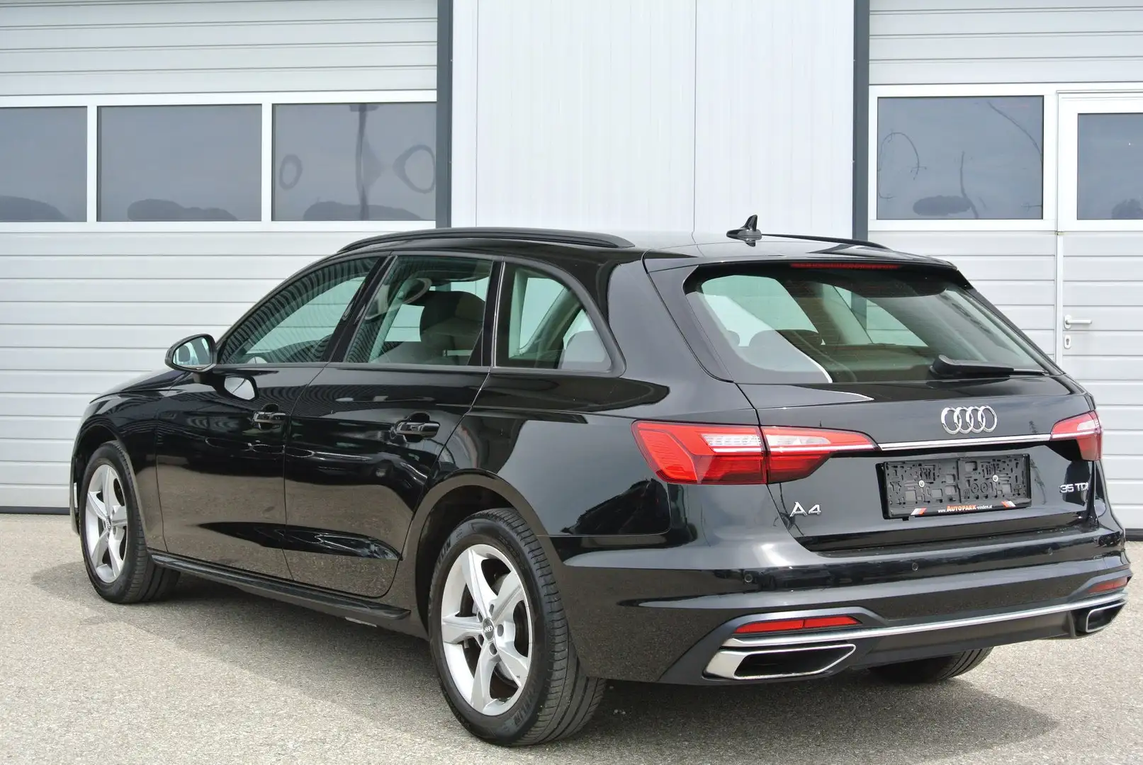 Audi A4 Avant 35 TDI S-tronic * NAVI * PDC * LED * Schwarz - 2
