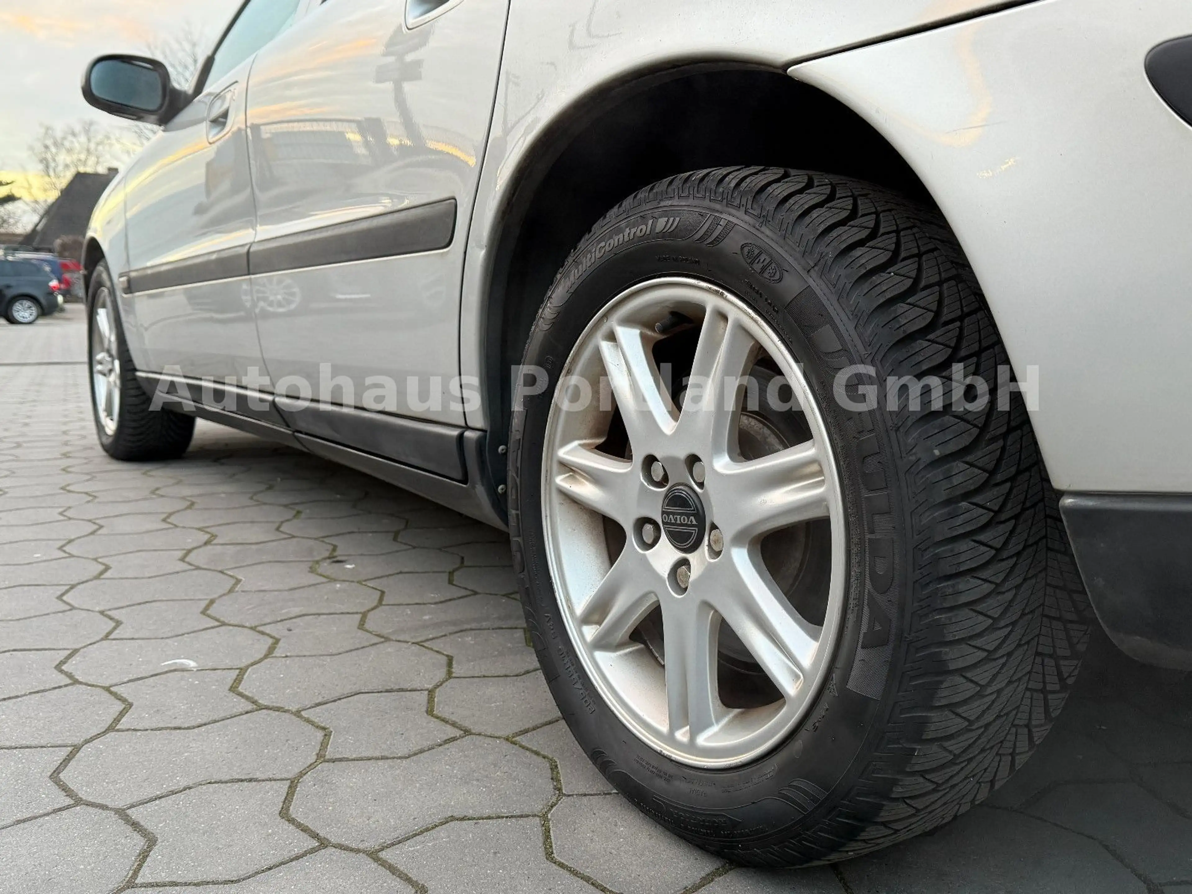 Volvo V70 2.4 Comfort Aut/ZR 23/HU NEU/SHZ/Tempo/Klima — photo 6