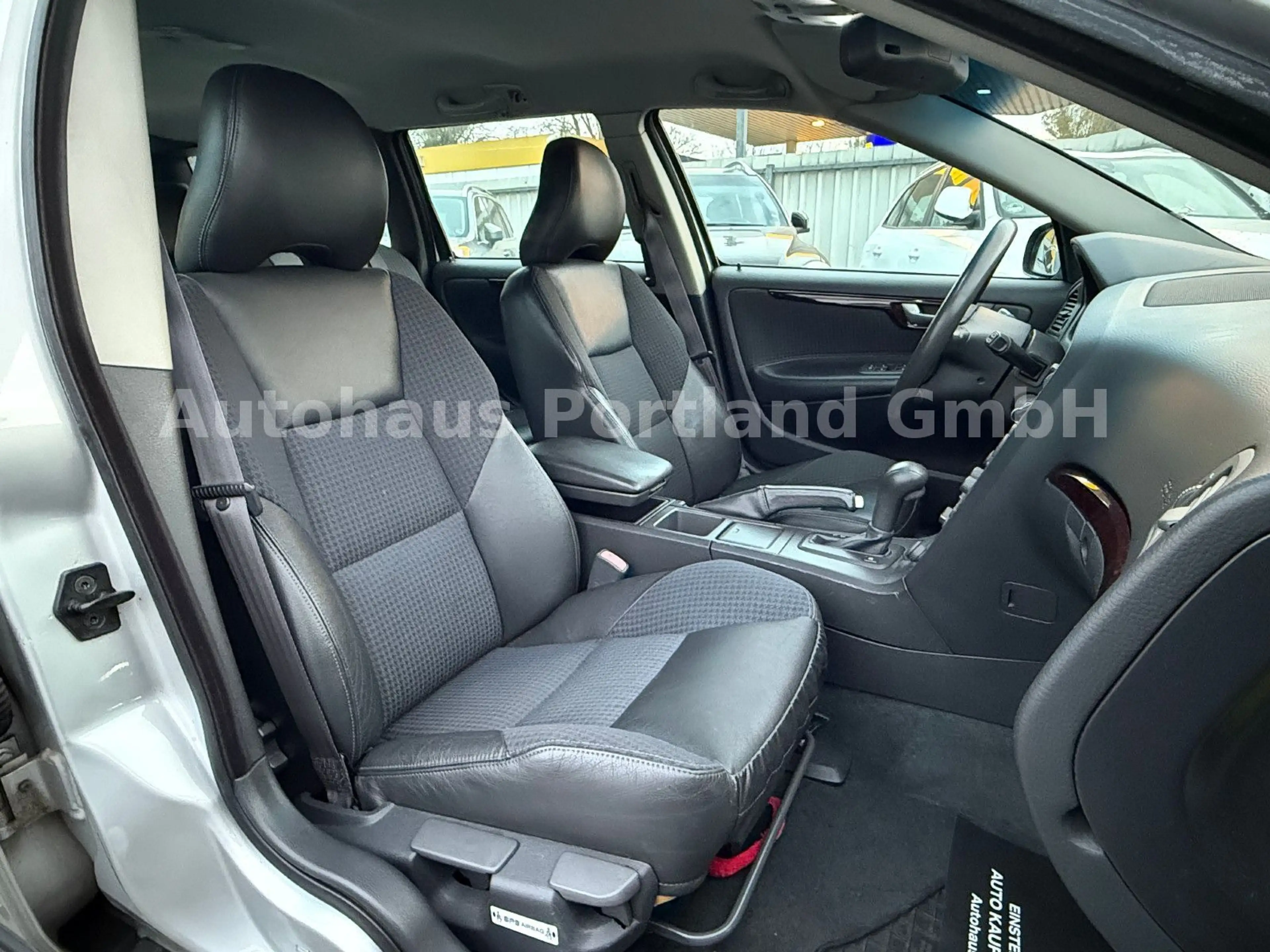Volvo V70 2.4 Comfort Aut/ZR 23/HU NEU/SHZ/Tempo/Klima — photo 15