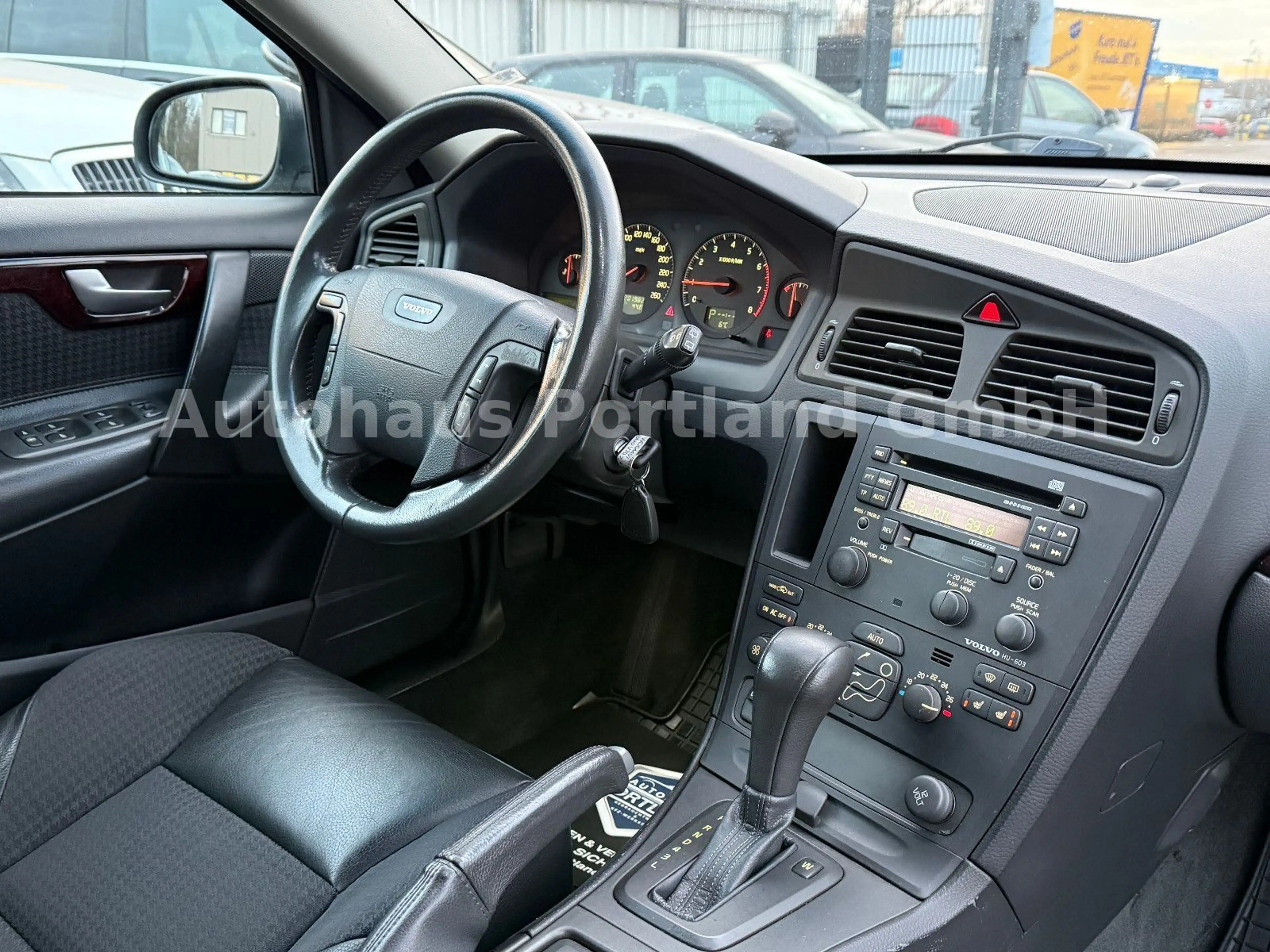 Volvo V70 2.4 Comfort Aut/ZR 23/HU NEU/SHZ/Tempo/Klima — photo 11