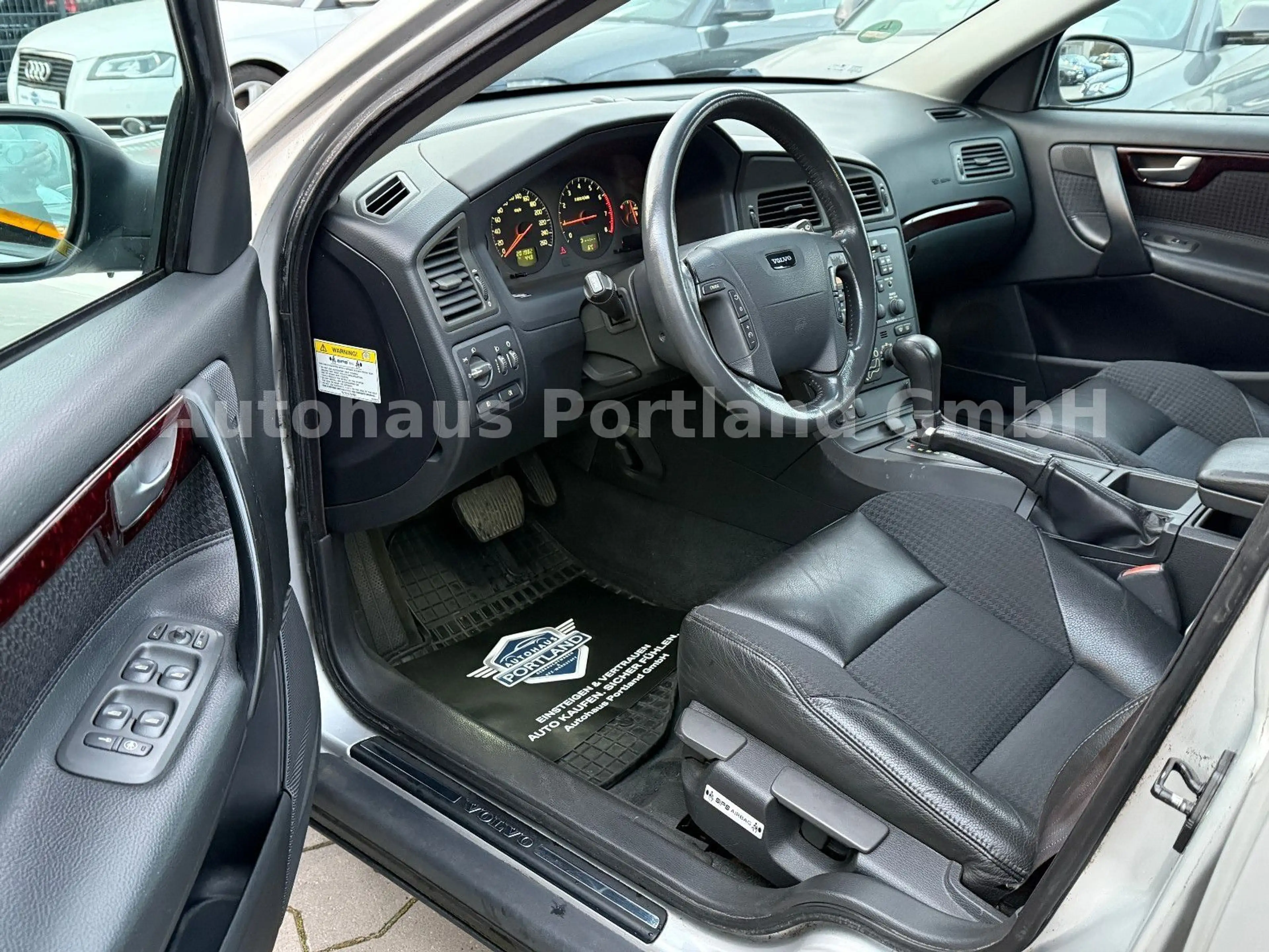 Volvo V70 2.4 Comfort Aut/ZR 23/HU NEU/SHZ/Tempo/Klima — photo 9