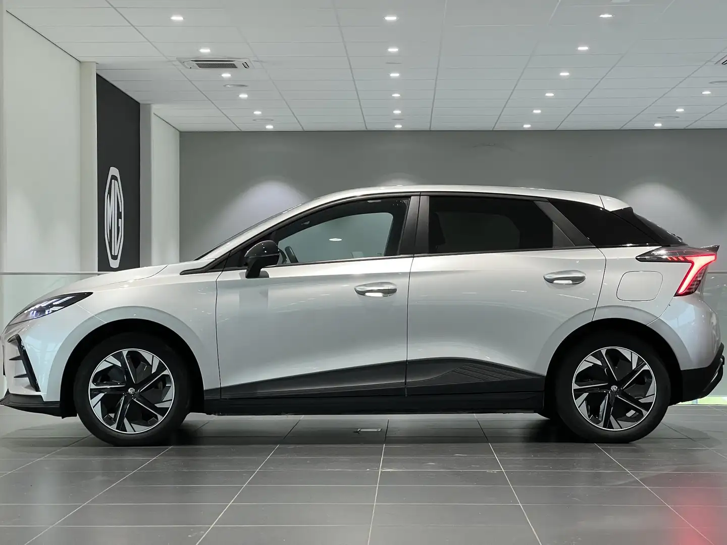 MG MG4 Electric Long Range Comfort 64 kWh | Apple CarPlay Gris - 2
