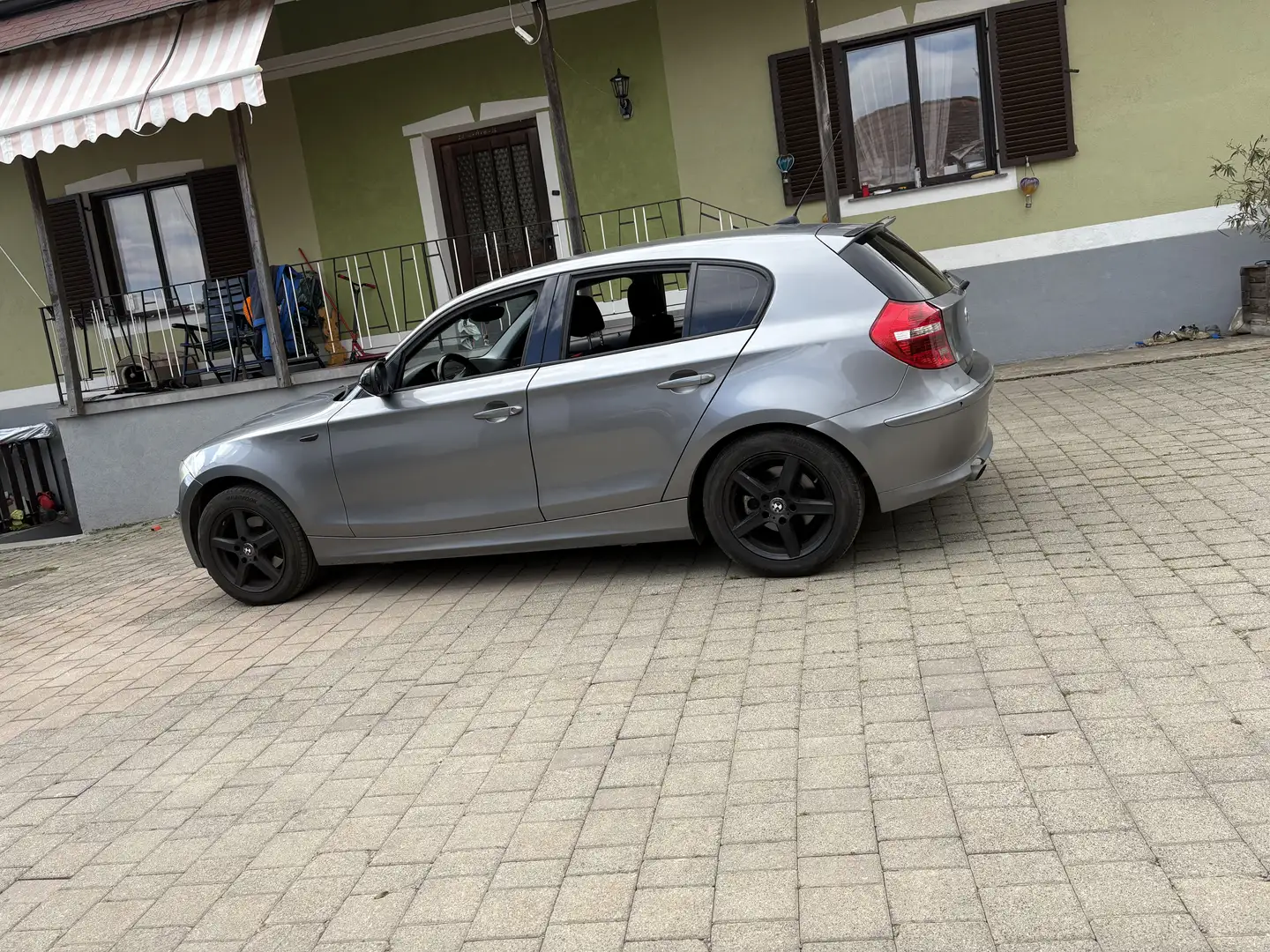 BMW 1er M Coupé Grau - 1