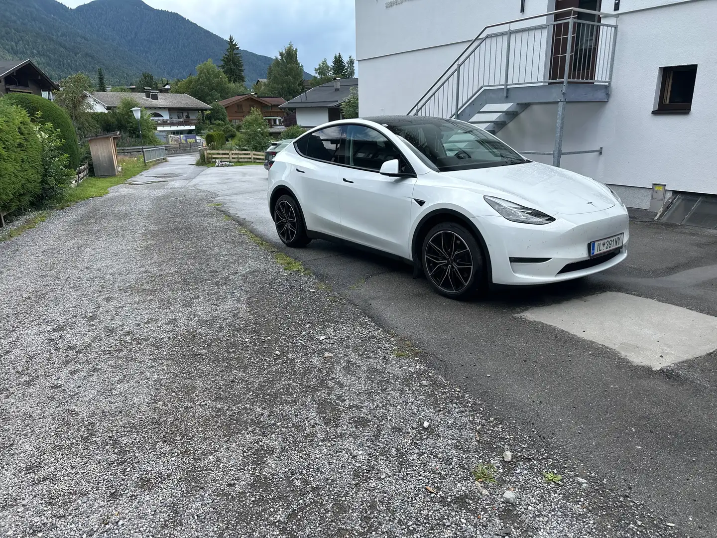 Tesla Model Y Model Y Long Range AWD 75kWh Weiß - 1