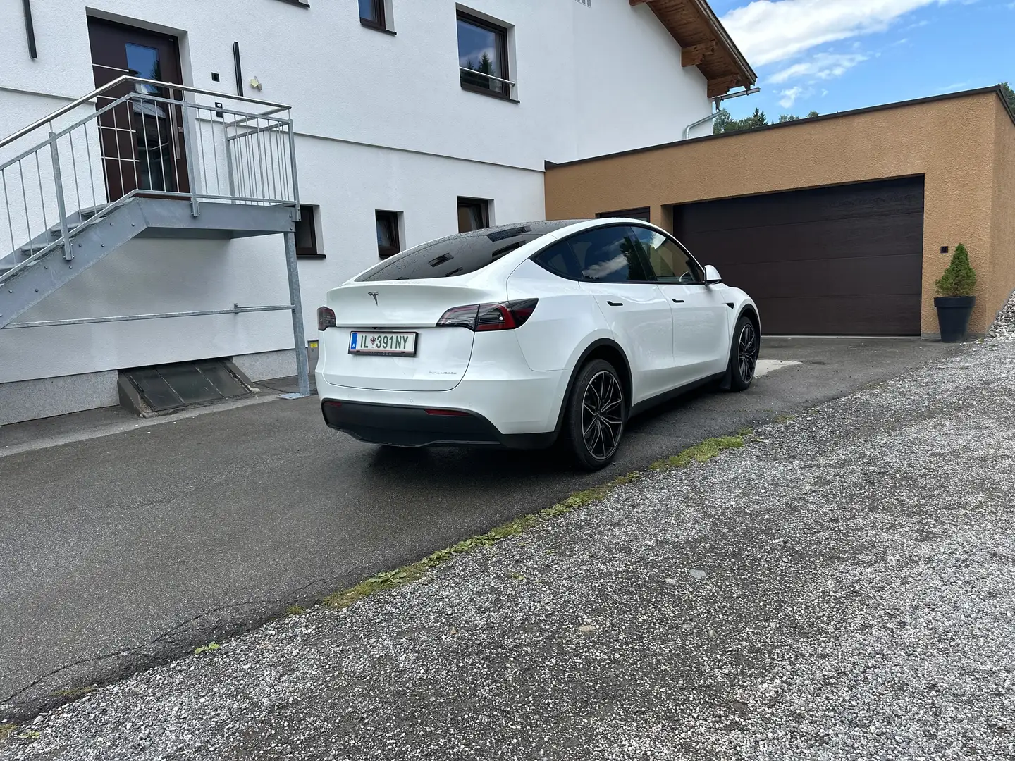 Tesla Model Y Model Y Long Range AWD 75kWh Weiß - 2