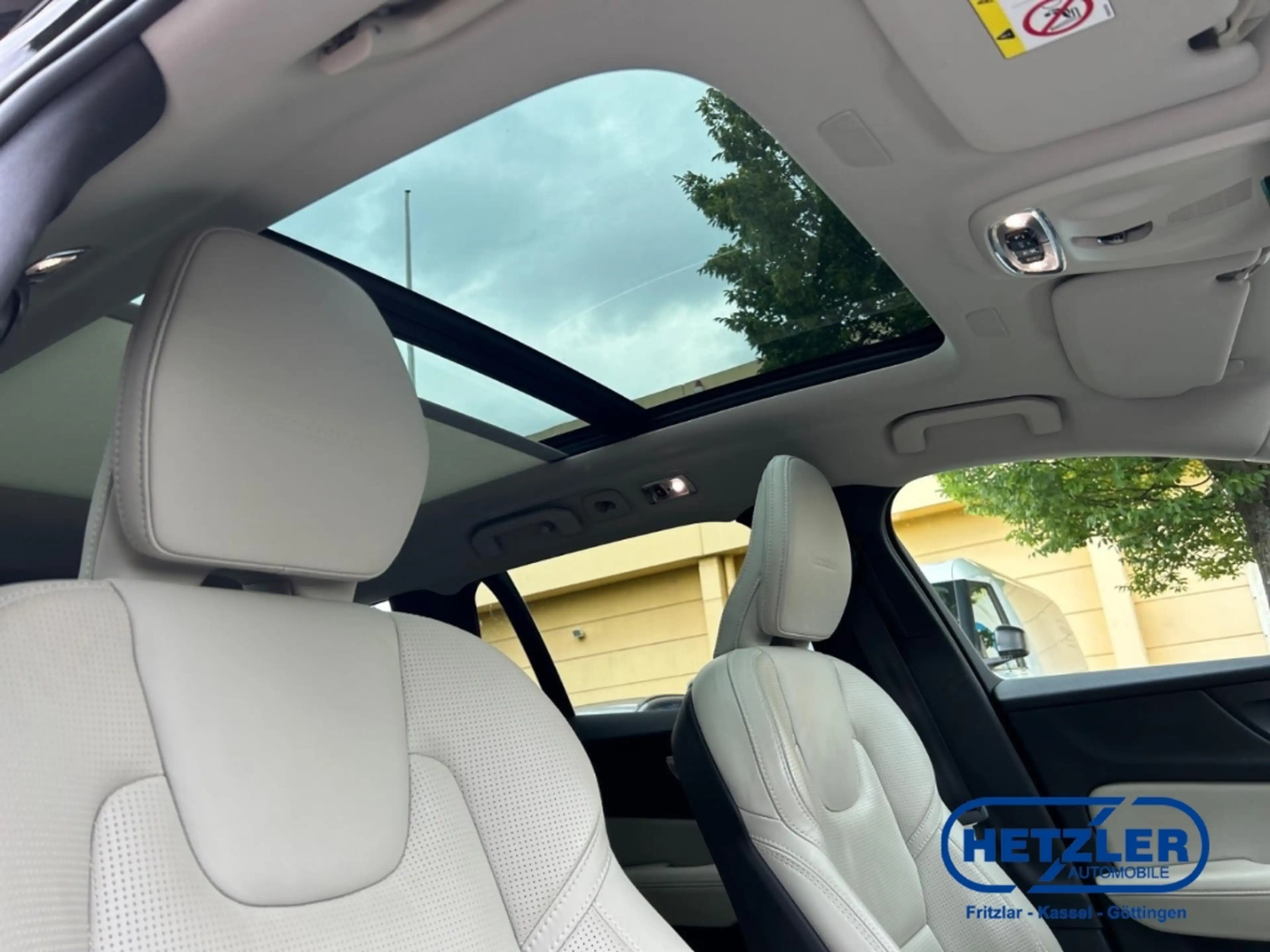 Volvo V60 Kombi Inscription Plug-In Hybrid AWD T8 Twin Engin — photo 14