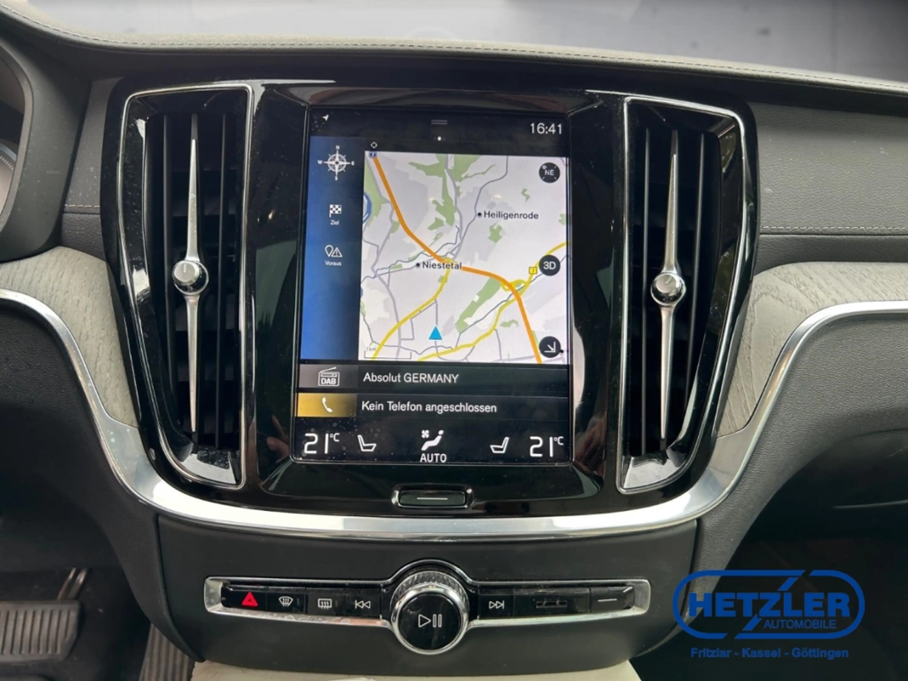 Volvo V60 Kombi Inscription Plug-In Hybrid AWD T8 Twin Engin — photo 9