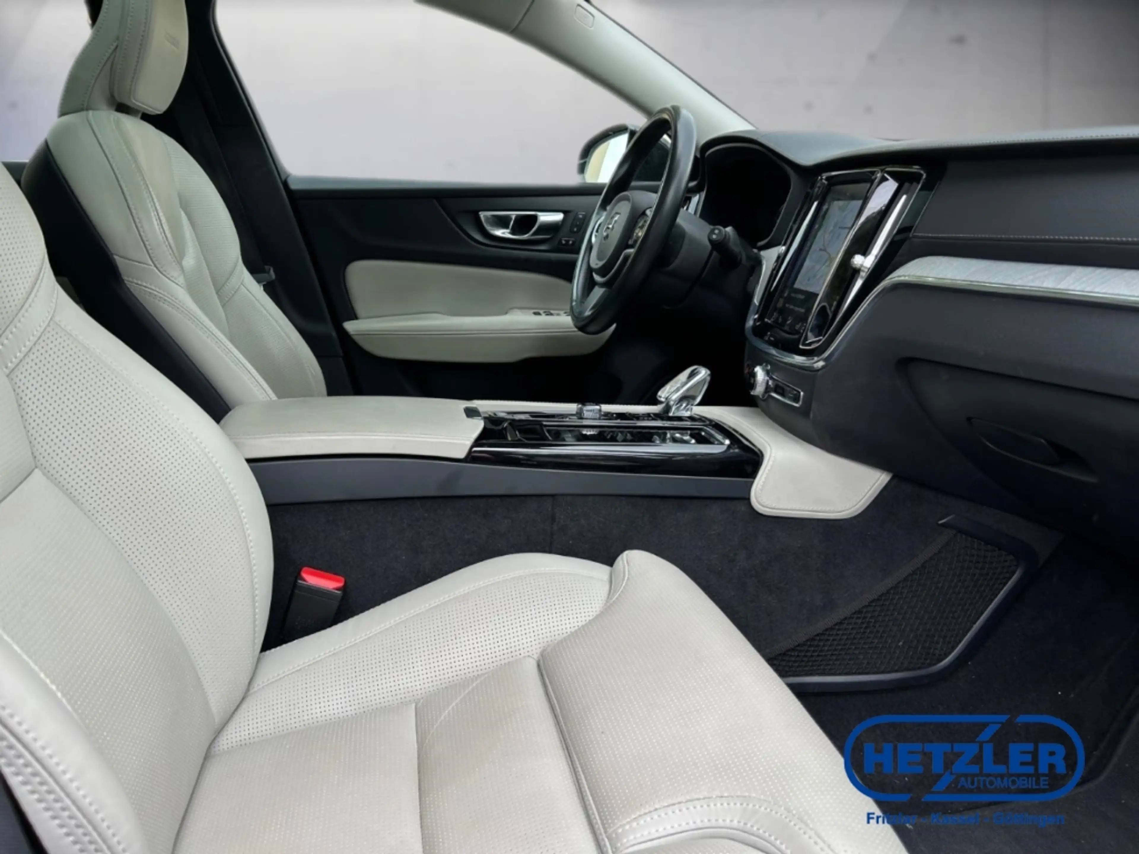 Volvo V60 Kombi Inscription Plug-In Hybrid AWD T8 Twin Engin — photo 13