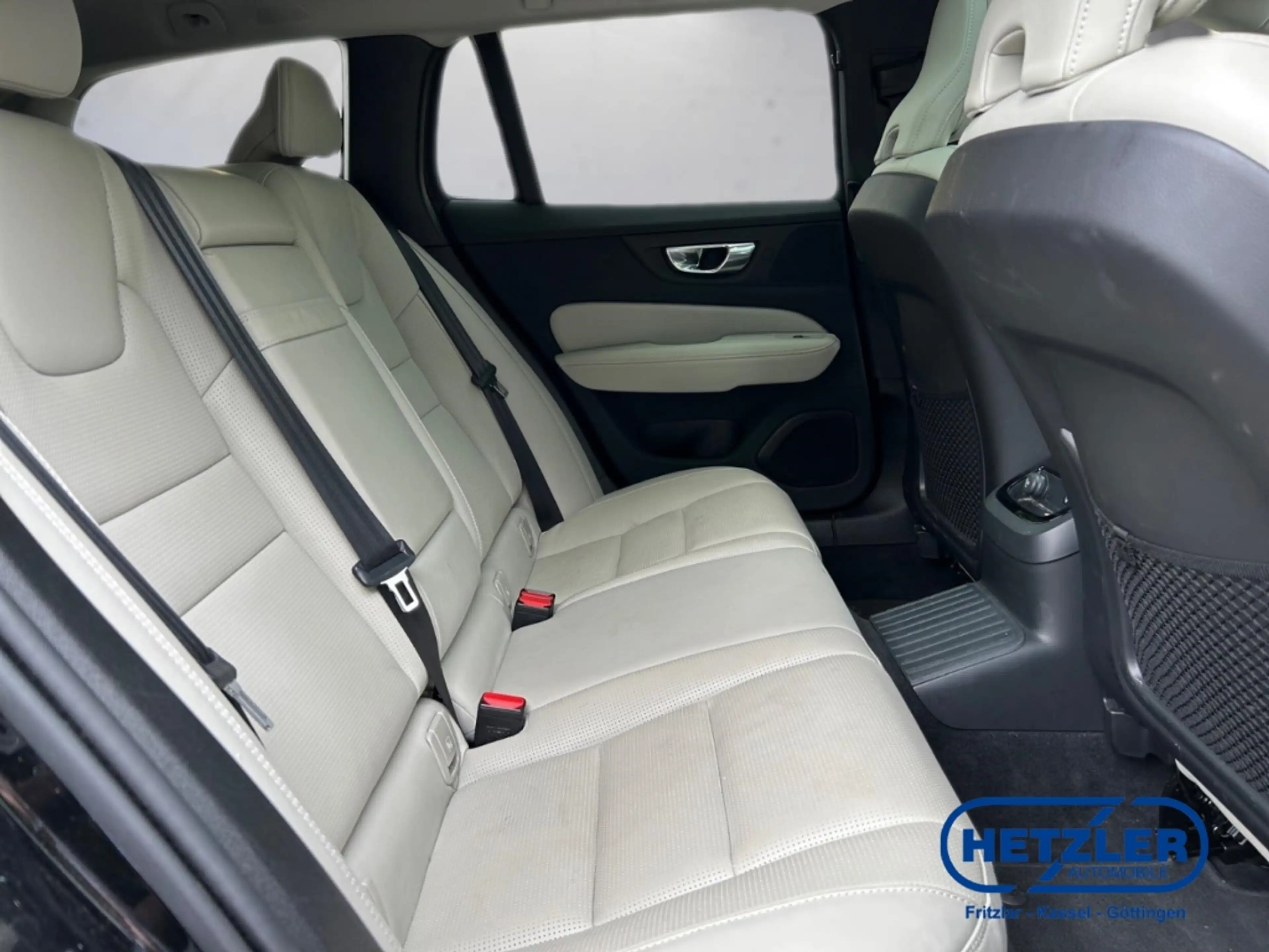 Volvo V60 Kombi Inscription Plug-In Hybrid AWD T8 Twin Engin — photo 12