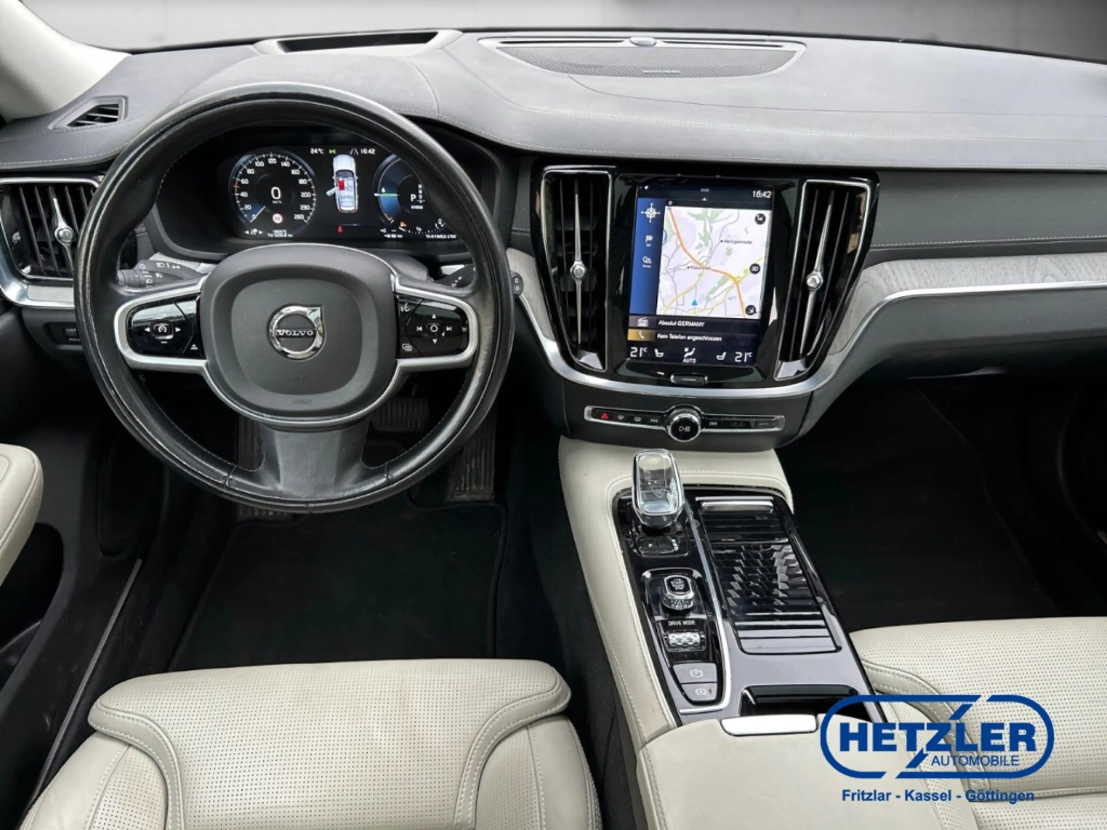 Volvo V60 Kombi Inscription Plug-In Hybrid AWD T8 Twin Engin — photo 11