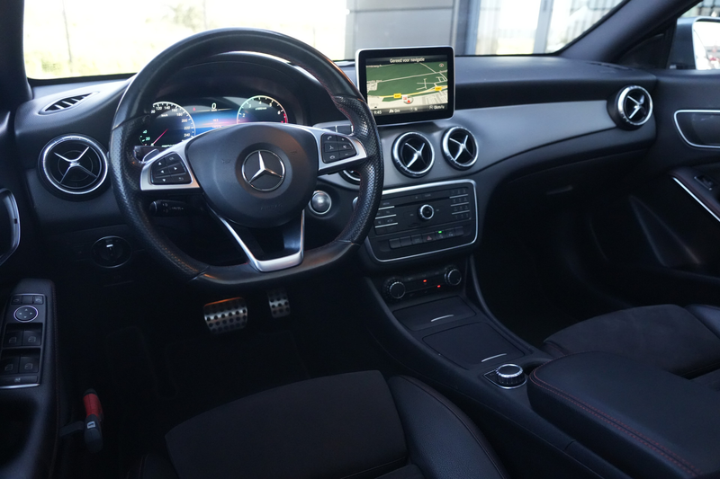 Mercedes-Benz CLA 180 AMG 123pk Panoramadak/Navigatie/Stoelverwarming — photo 12