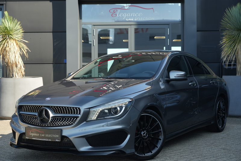 Mercedes-Benz CLA 180 AMG 123pk Panoramadak/Navigatie/Stoelverwarming