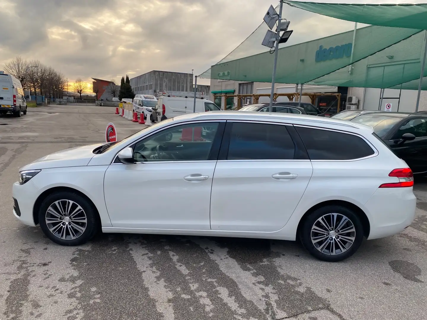 Peugeot 308 BlueHDi 130 S&S EAT8 SW Allure Bianco - 2