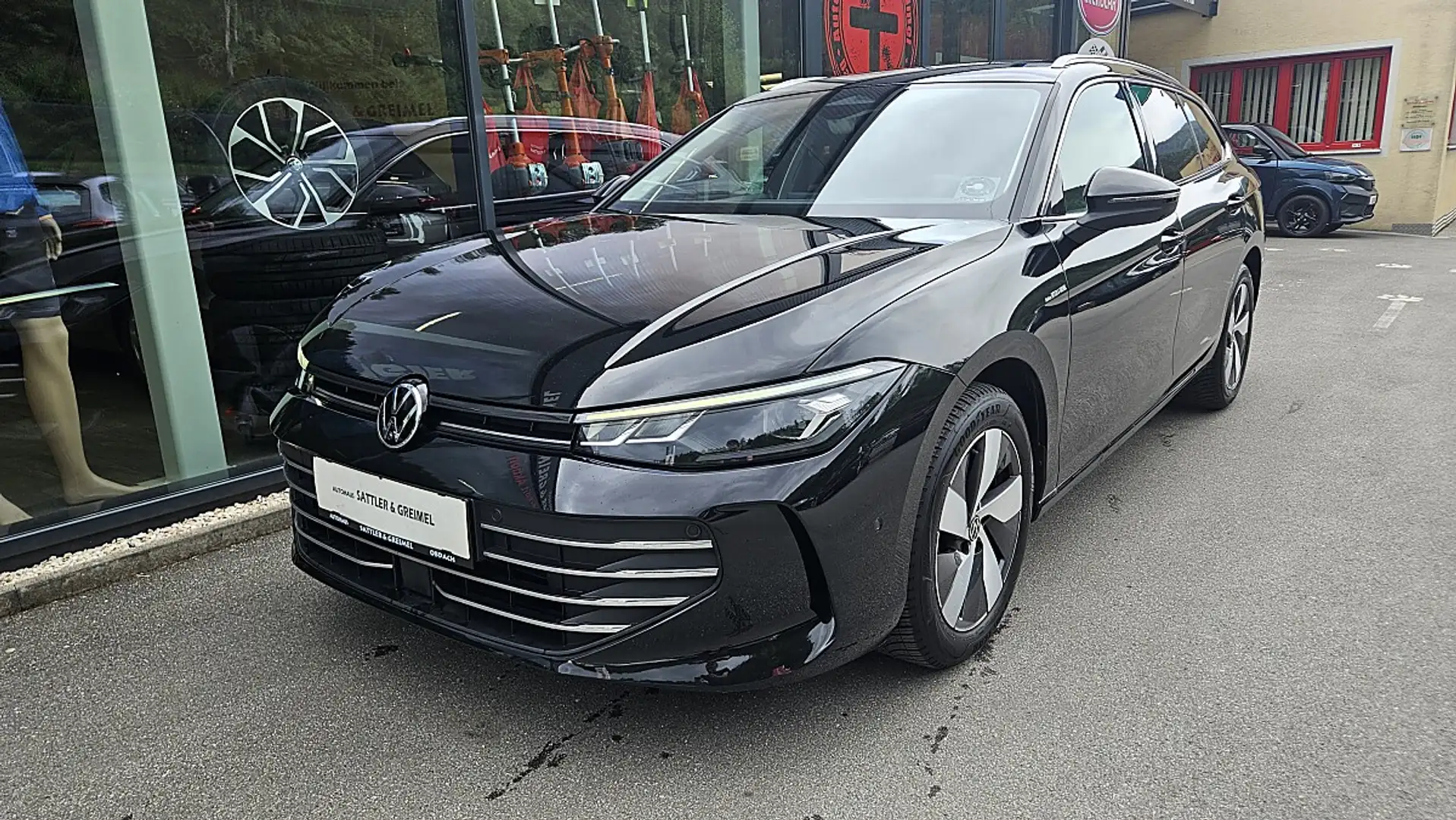 Volkswagen Passat Variant 1,5 eTSI ACT Business DSG Schwarz - 2