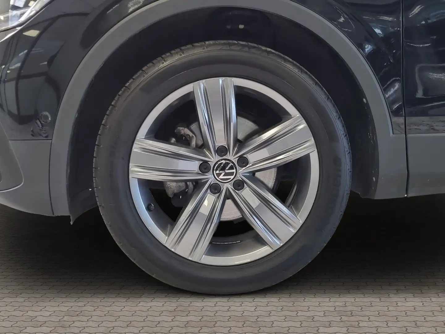 Volkswagen Tiguan Allspace 1.5 TSILife Navi Kamera AHK 7Sitz Schwarz - 2