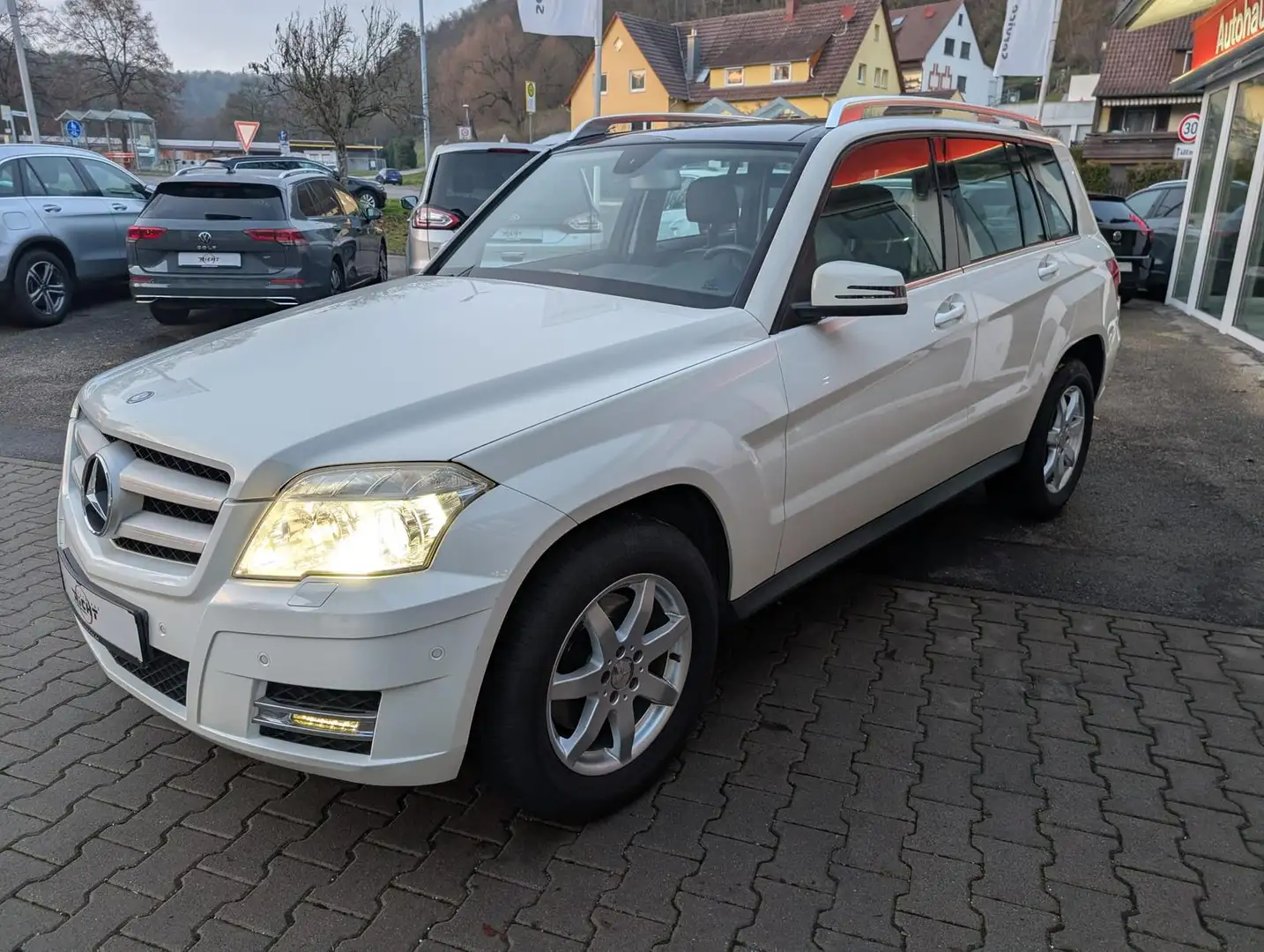 Mercedes-Benz GLK 300 4Matic Navi Pano Xenon Kamera SHZ Weiß - 2