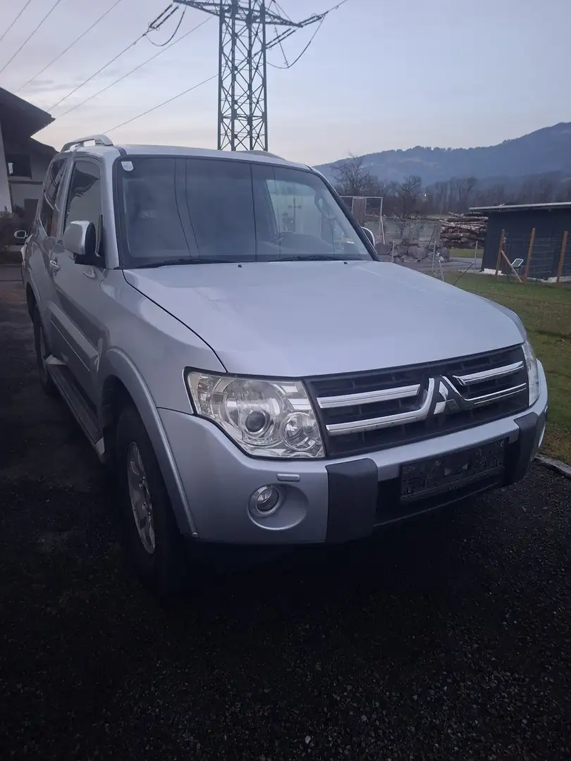 Mitsubishi Pajero Intense 3,2 DI-D TD Silber - 1
