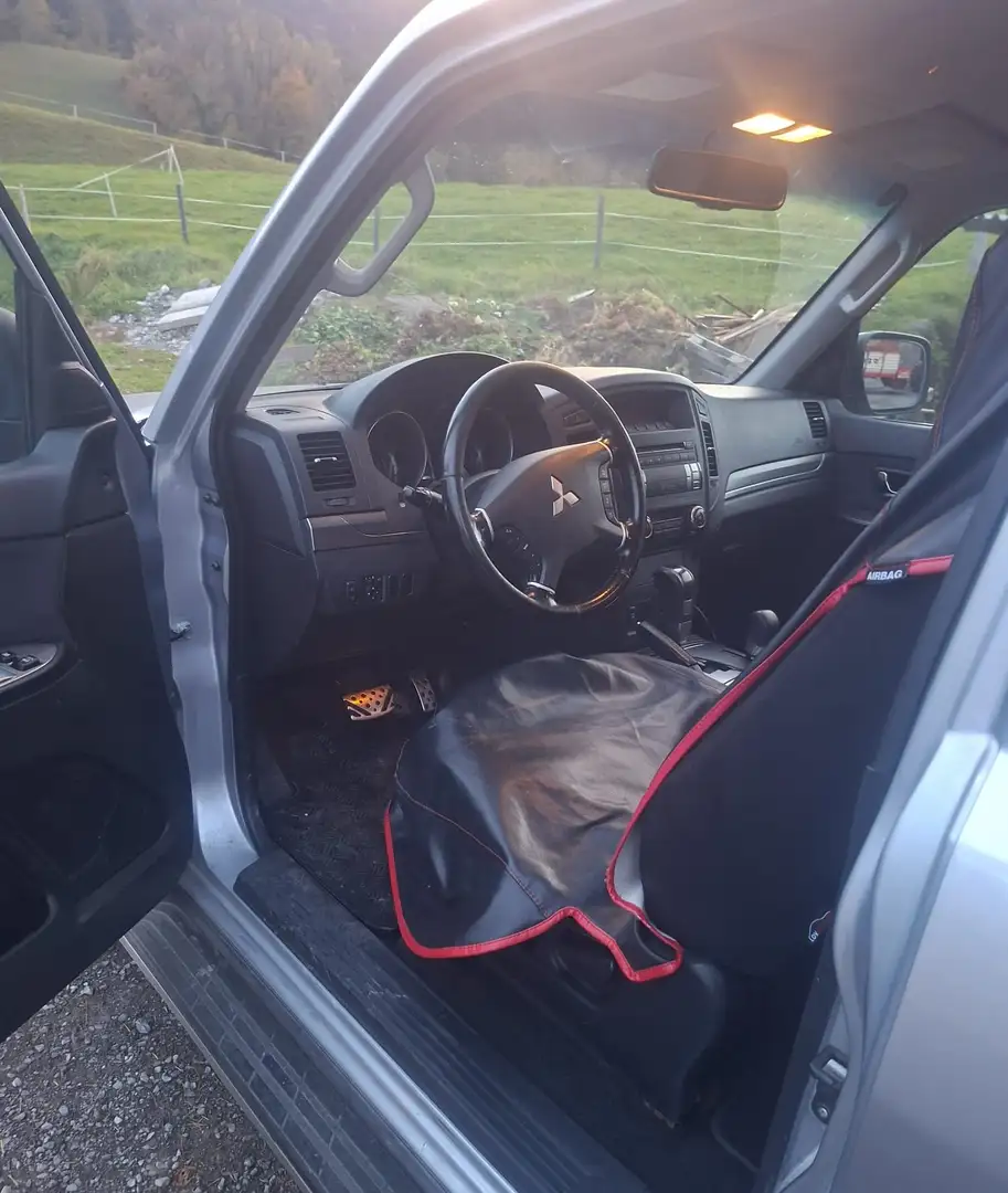 Mitsubishi Pajero Intense 3,2 DI-D TD Silber - 2