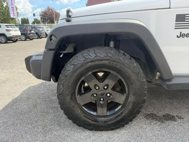 Jeep Wrangler view 9