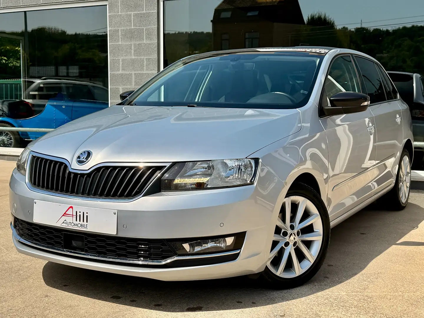Skoda Rapid/Spaceback Rapid 1.4 CR TDI*Toit-Pano*Camera*Gps*Garantie* Gris - 1