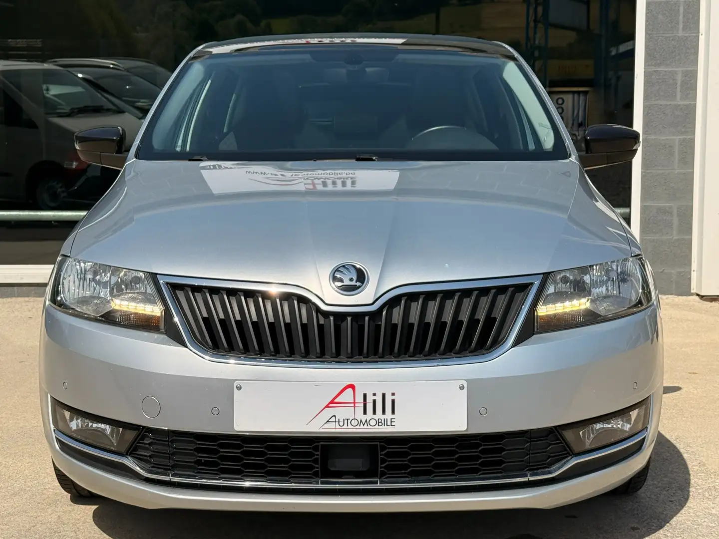 Skoda Rapid/Spaceback Rapid 1.4 CR TDI*Toit-Pano*Camera*Gps*Garantie* Gris - 2