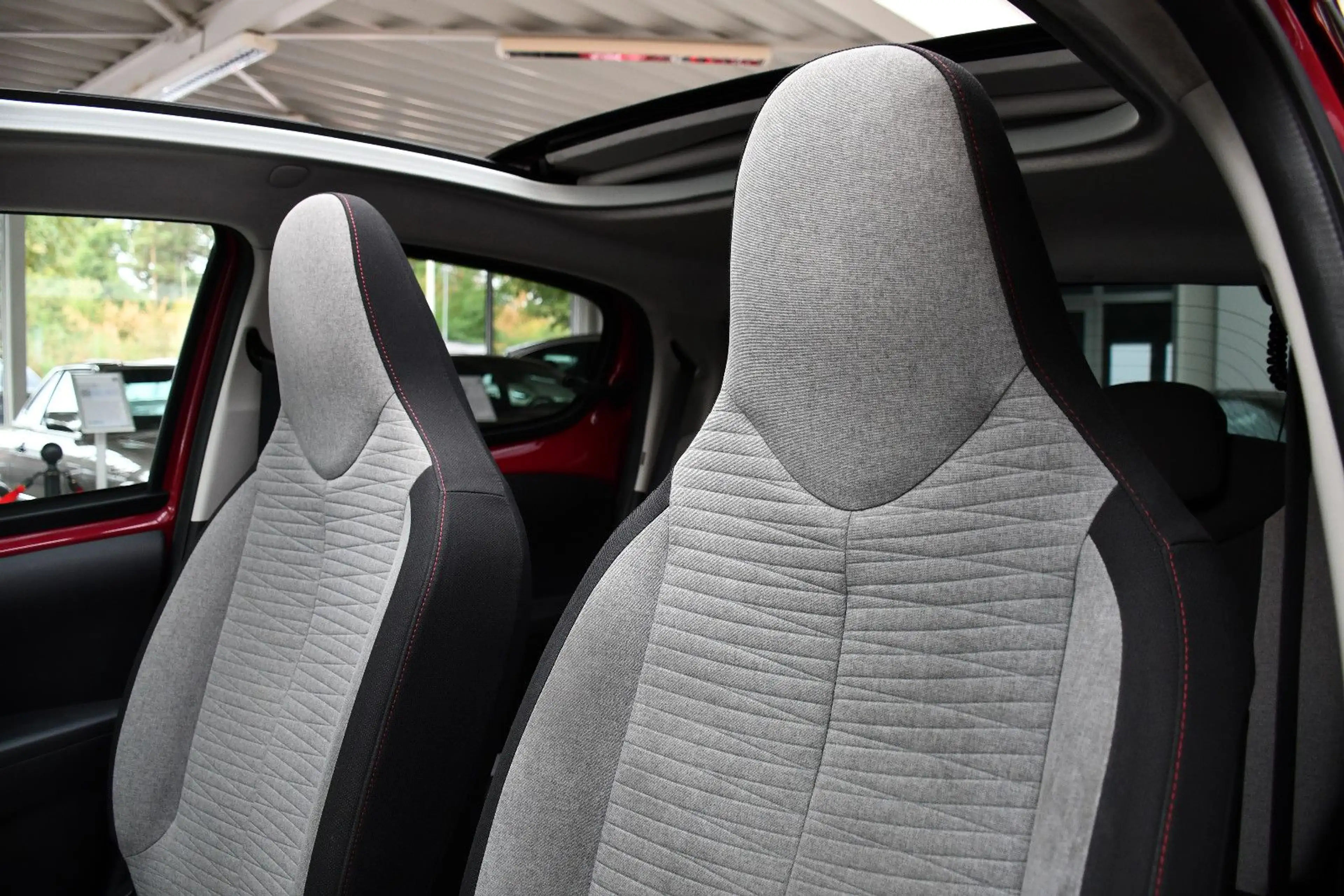 Citroen C1 Airscape Shine Faltdach Shz Tempomat DAB Cam — photo 9