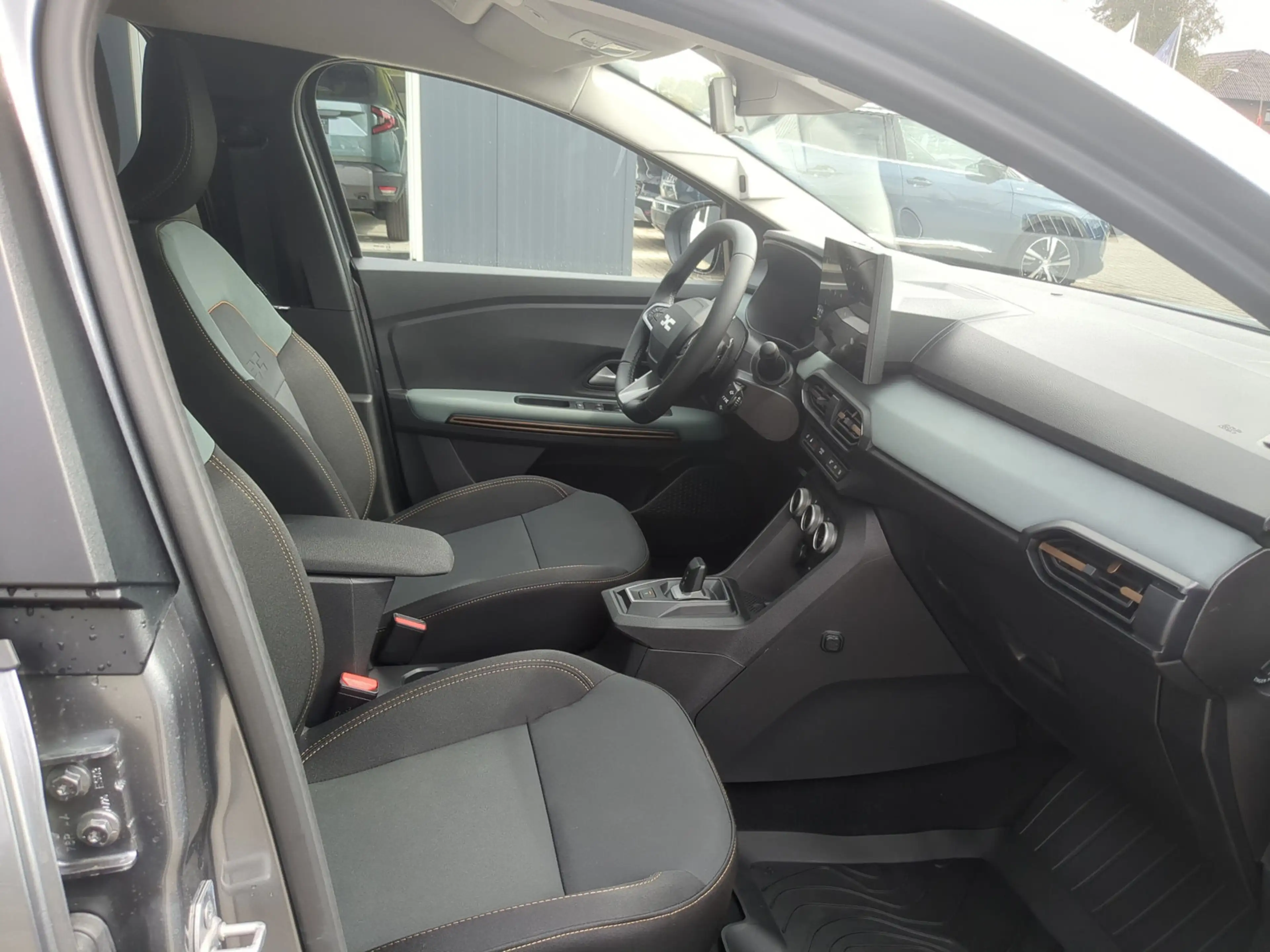 Dacia Jogger LPG 120 auto Extreme 7-S SHZ LKHZ MV-Kamera — photo 9