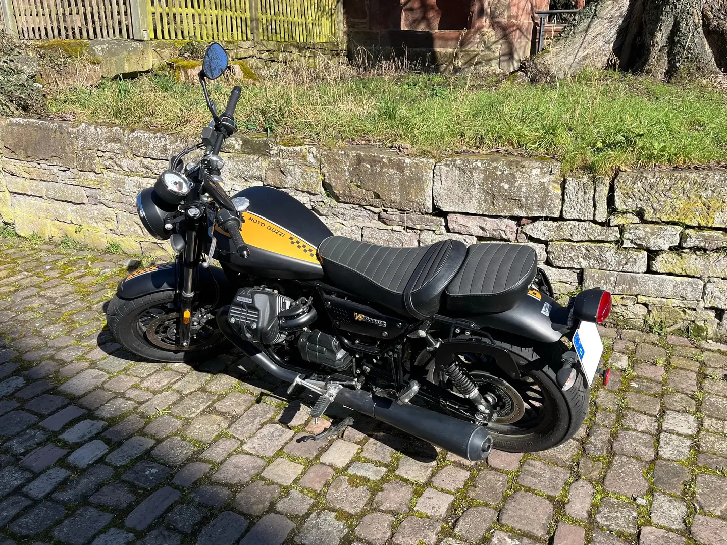 Moto Guzzi V 9 Bobber Negro - 1
