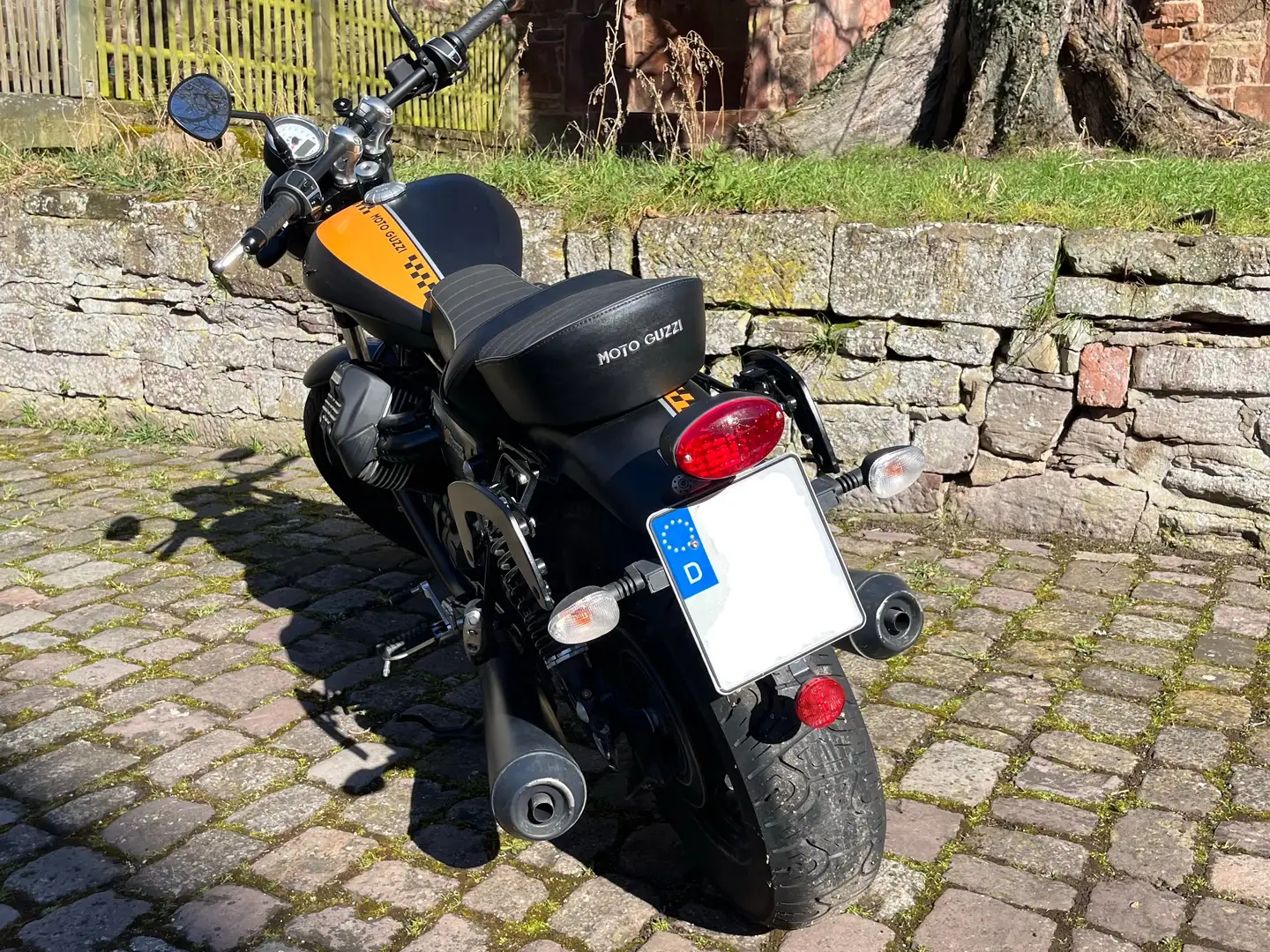 Moto Guzzi V 9 Bobber Negro - 2