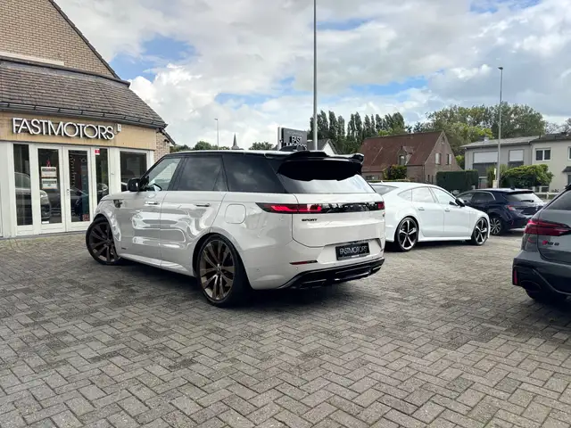 Land Rover Range Rover Sport view 4