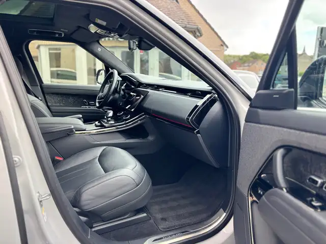 Land Rover Range Rover Sport view 12