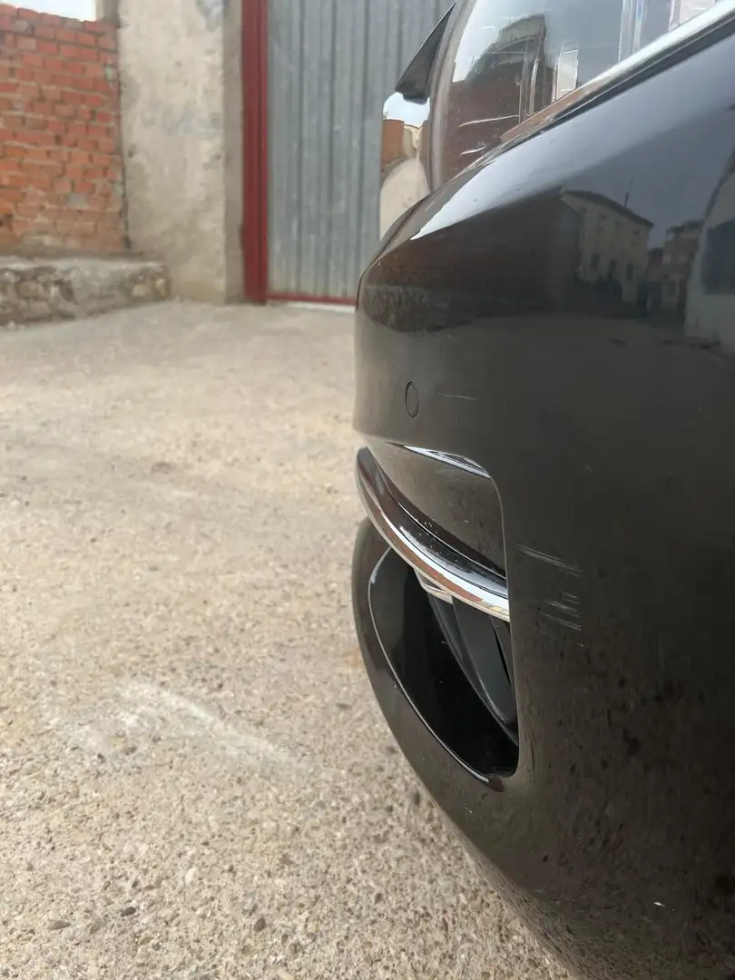 BMW 320 320 i xDrive Luxury Line Schwarz - 2