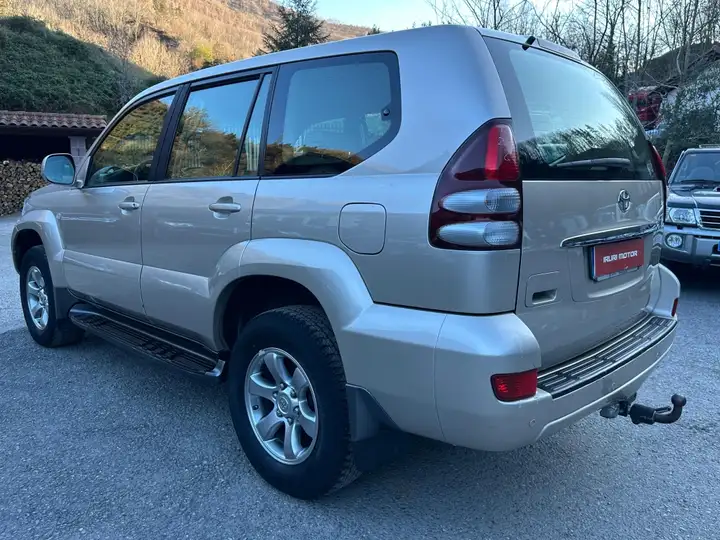 Toyota Land Cruiser D-4D VX 3p 2009, foto 6