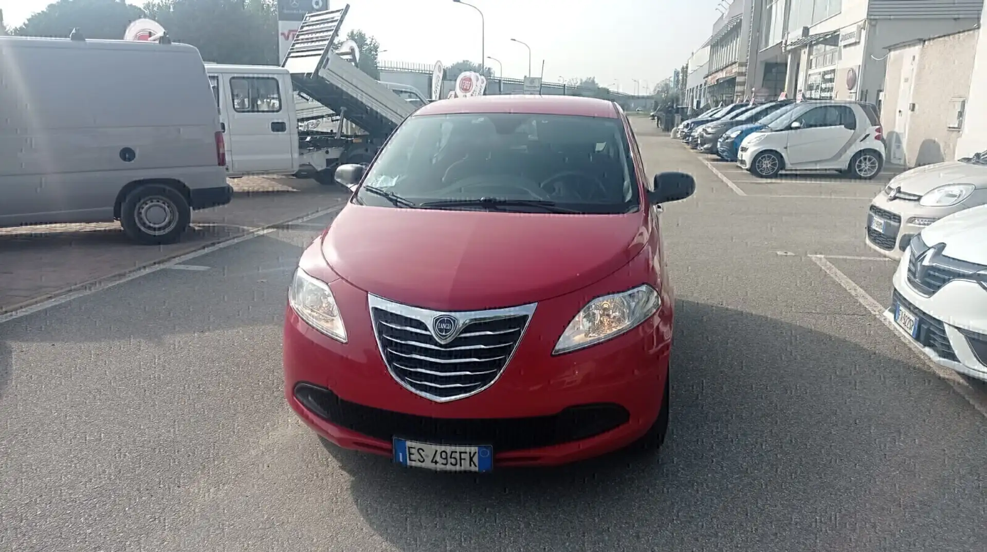 Lancia Ypsilon 1.2 69 CV 5 porte S&S Silver Rojo - 2
