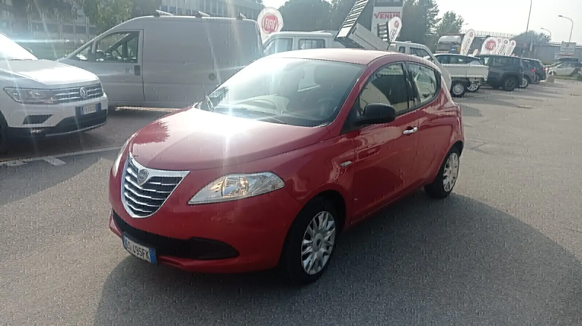 Lancia Ypsilon 1.2 69 CV 5 porte S&S Silver Rojo - 1