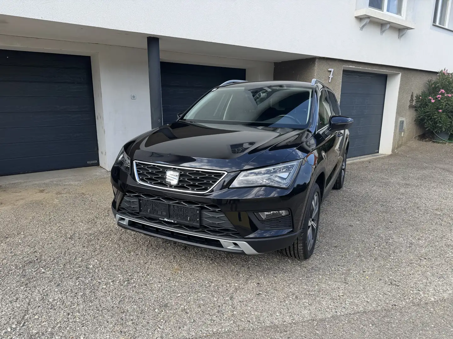 SEAT Ateca 1,6 Style TDI Schwarz - 2