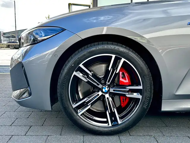 BMW 3 Series view 9