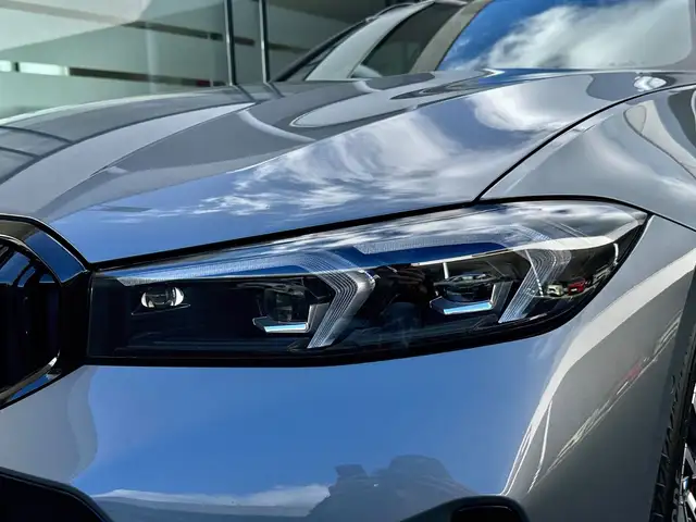 BMW 3 Series view 10