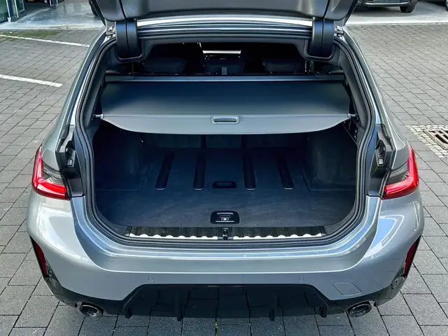 BMW 3 Series view 8