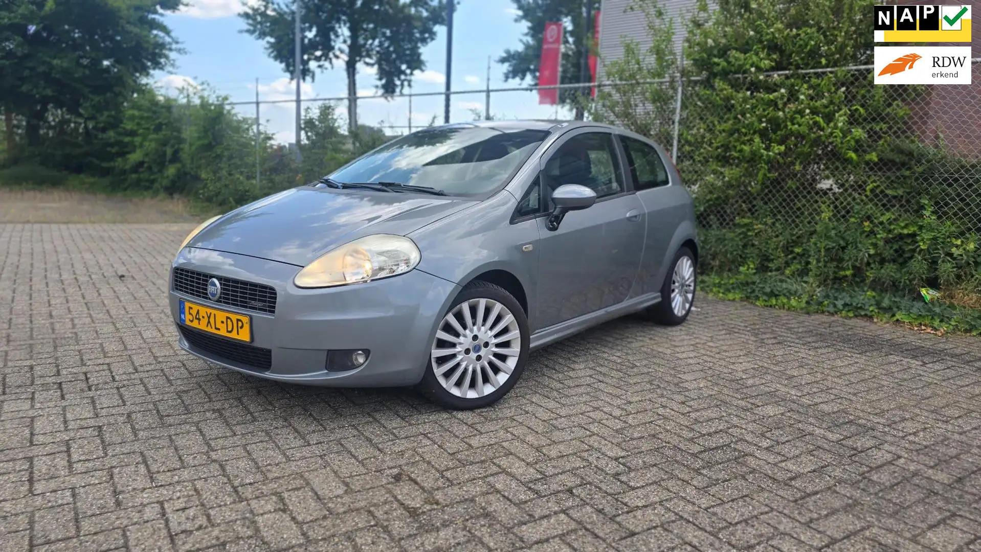 Fiat Grande Punto 1.4-16V Sport Grijs - 1