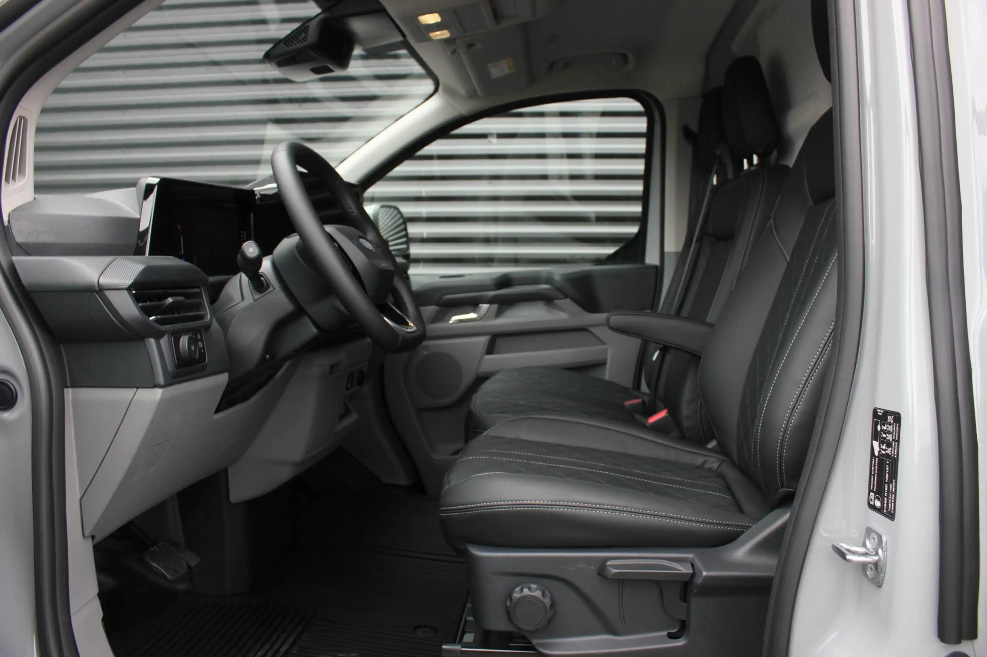 Ford E-Transit Cust. 340 L2H1 Limited 65 kWh 218PK / JB-EDIITON / — photo 13