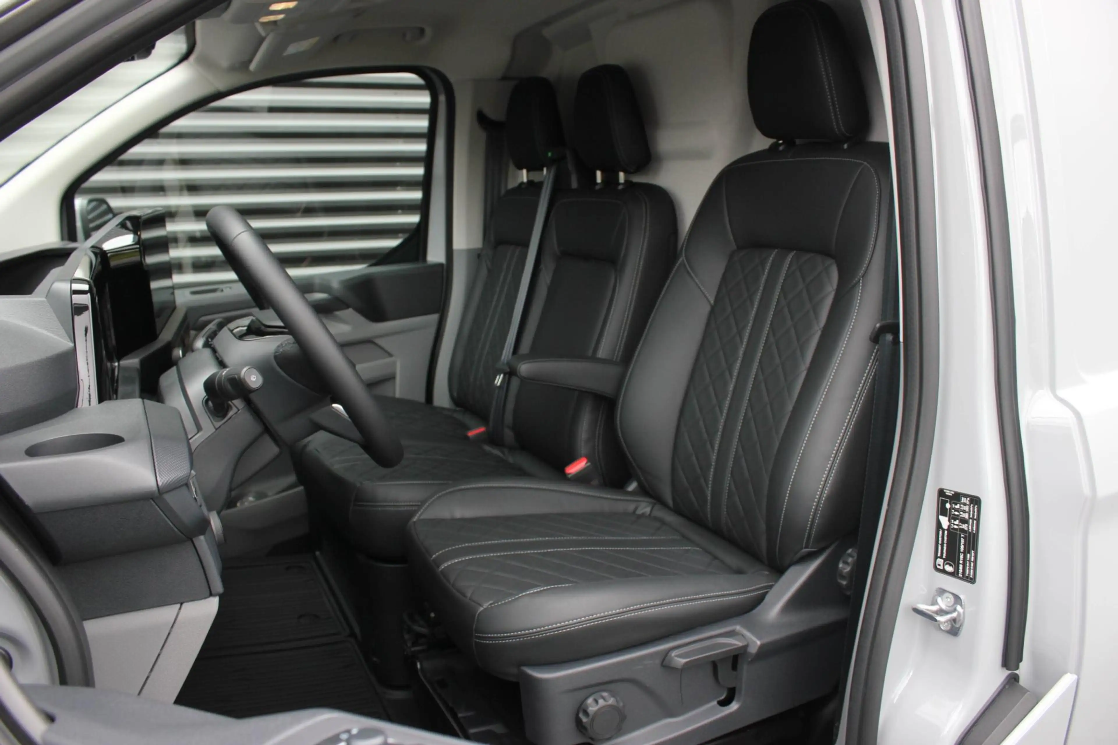 Ford E-Transit Cust. 340 L2H1 Limited 65 kWh 218PK / JB-EDIITON / — photo 12