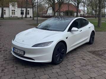 Model 3 Allradantrieb Dual Motor Performance
