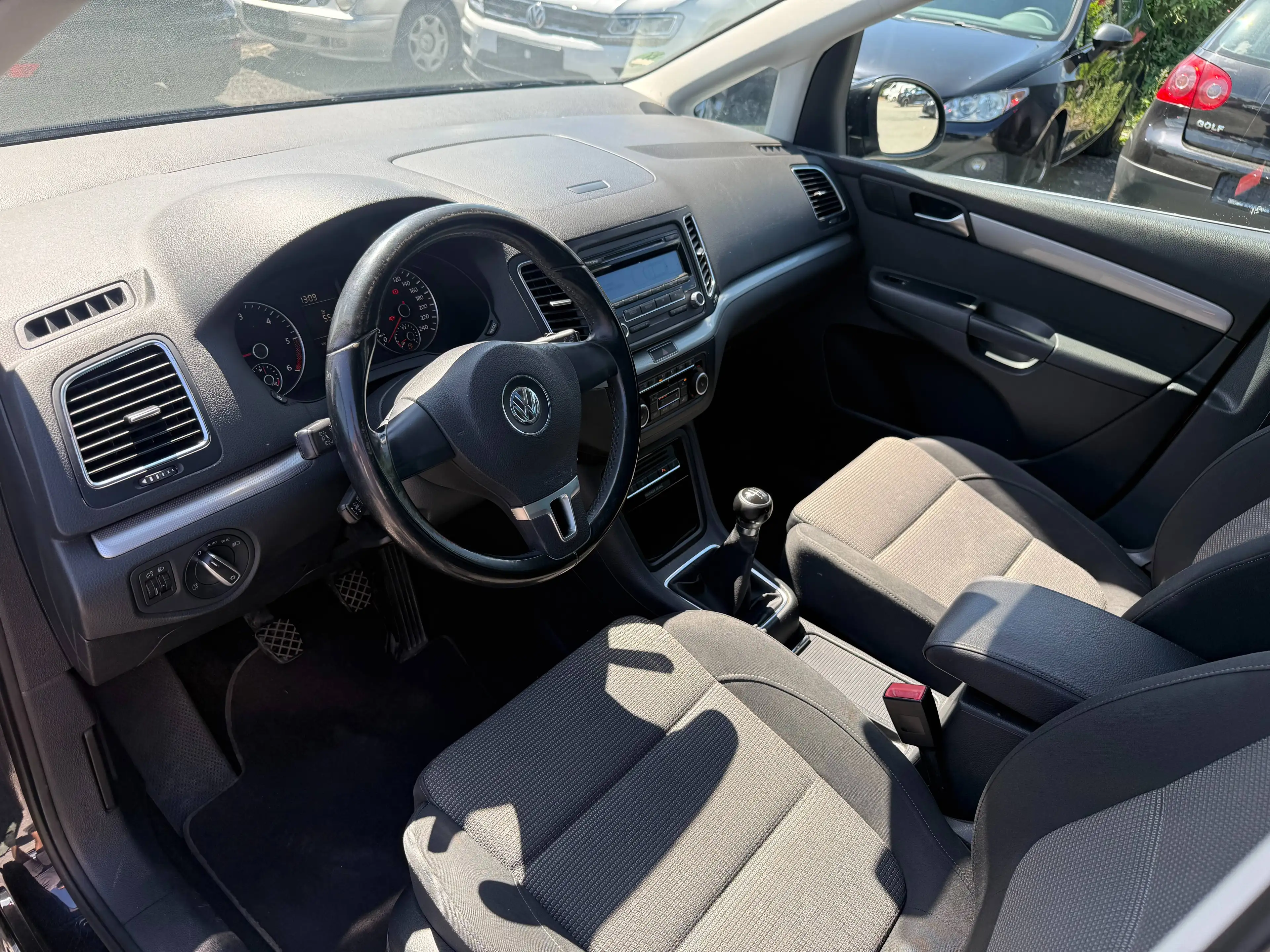 Volkswagen Sharan 2.0 TDI *7 Sitzer* Tüv Neu* ZR+WP Neu — photo 7
