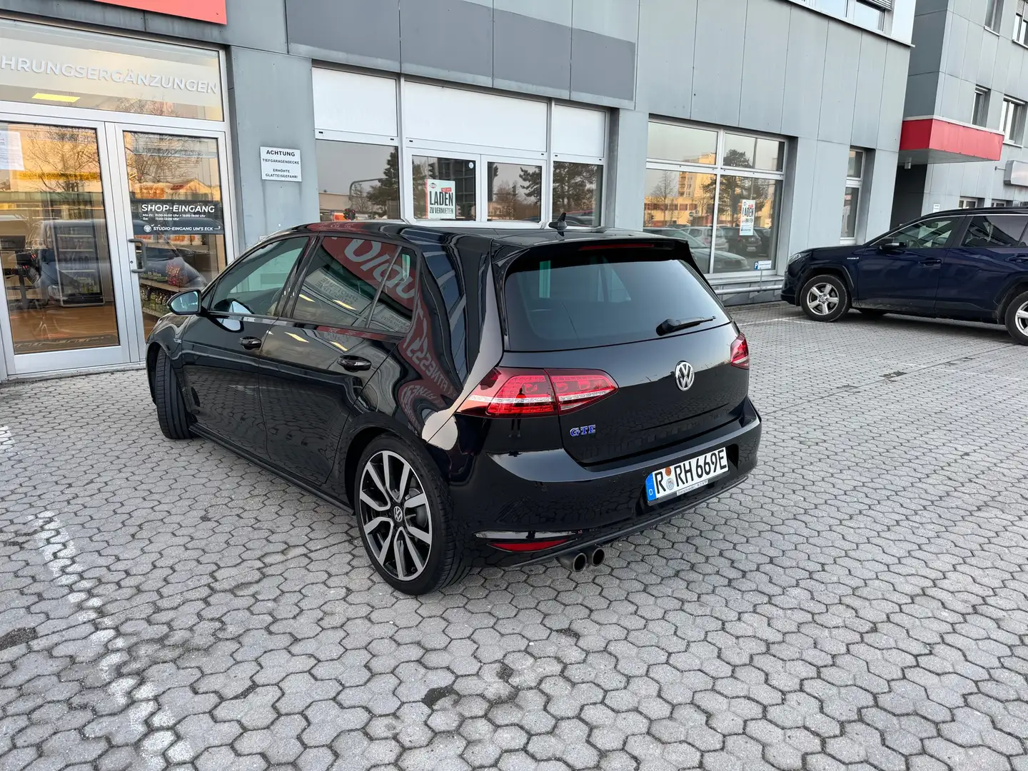 Volkswagen Golf 1.4 GTE Plug-In-Hybrid DSG Schwarz - 2