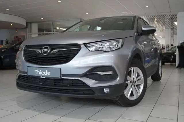 Opel Grandland X view 3