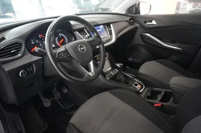 Opel Grandland X view 9