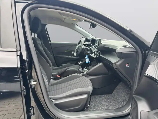 Peugeot 208 view 10