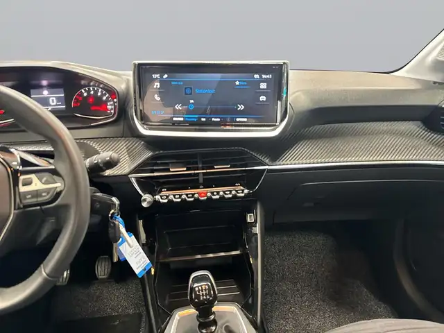 Peugeot 208 view 11