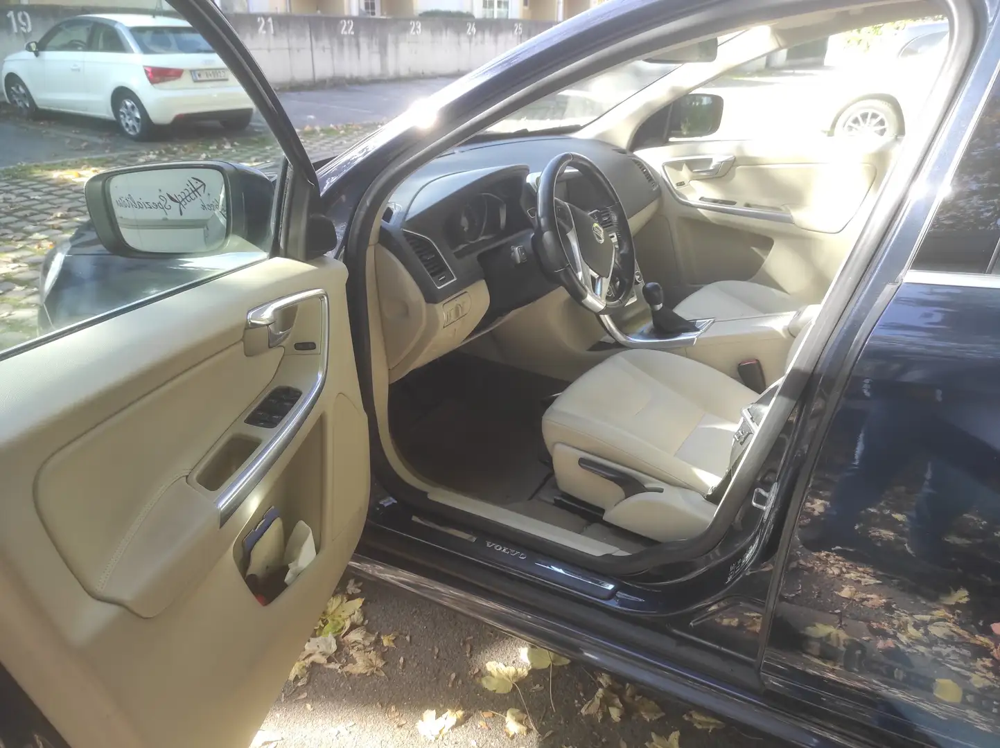 Volvo XC60 XC60 D4 Momentum AWD Momentum Blau - 2